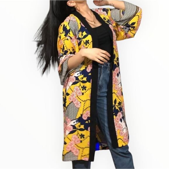 Forever 21 Contemporary Yellow and Black Floral Kimono Robe, Small - Picture 2 of 9